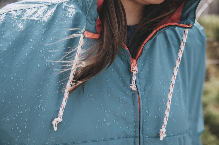 Burton jacekts featuring DRYRIDE Mist-Defy water resistance.