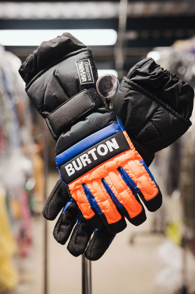 Digging_Through_Archives_Innovation_Burton_GORETEX_GOREGLOVES