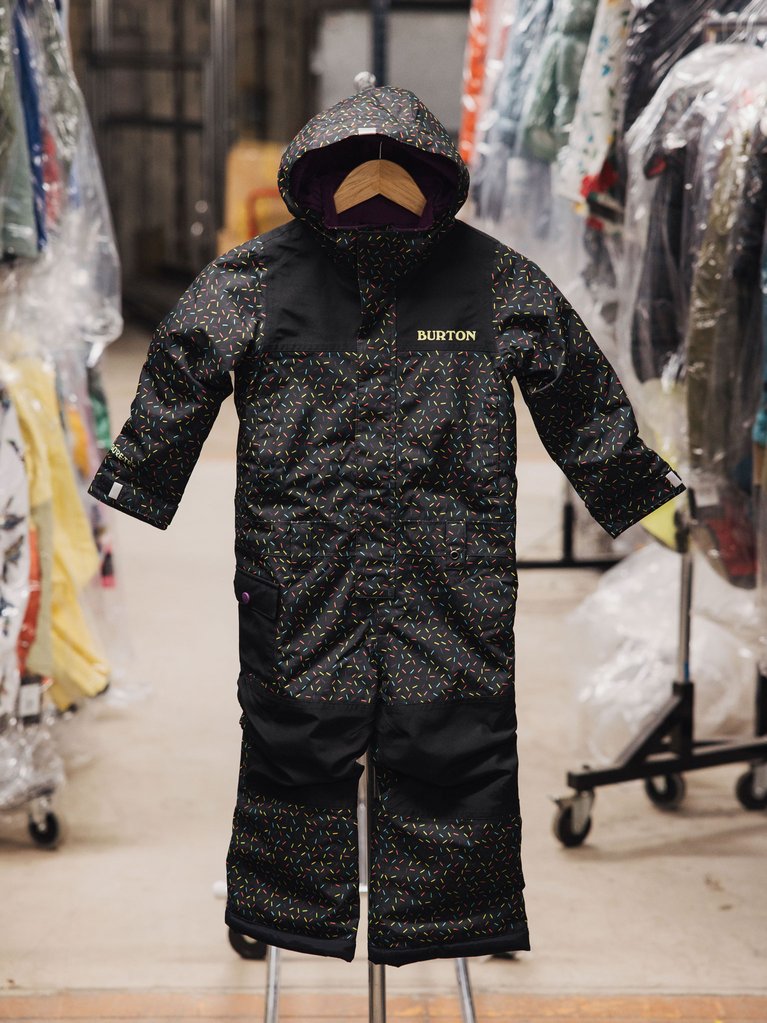 Digging_through_archives_decades_innovation_burton_GORETEX_KidsOnePiece