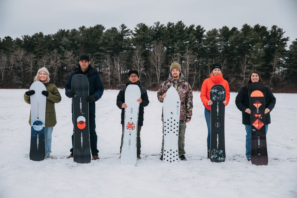 120219_BlogMythBuster_SizeYourSnowboard_group-lineup_JesseDawson_021.jpg