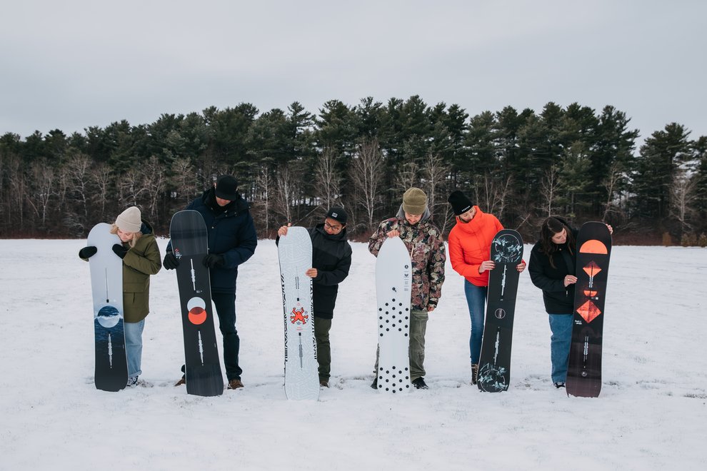 120219_BlogMythBuster_SizeYourSnowboard_everyone looking at their snowboards.jpg