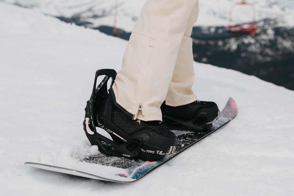 burton-step-on-bindings-boots-vs-traditional-strap-bindings.jpg