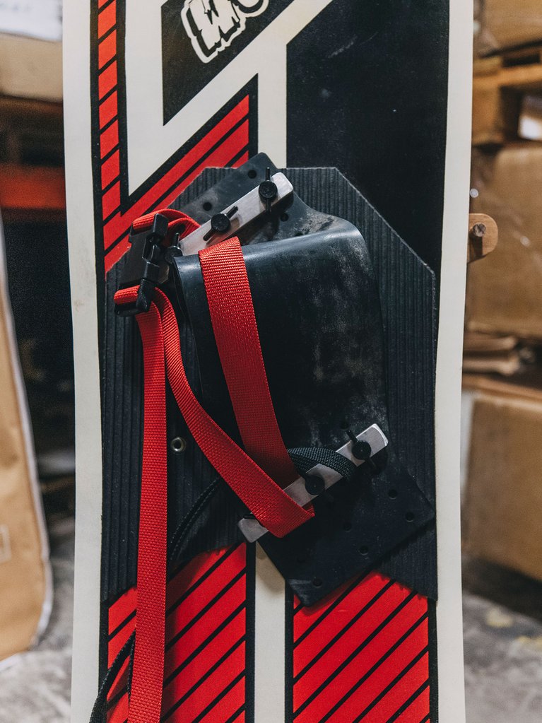 A Brief History of Kids’ Snowboarding Gear: 1987 Burton Woody 135 Kids' Snowboard Binding