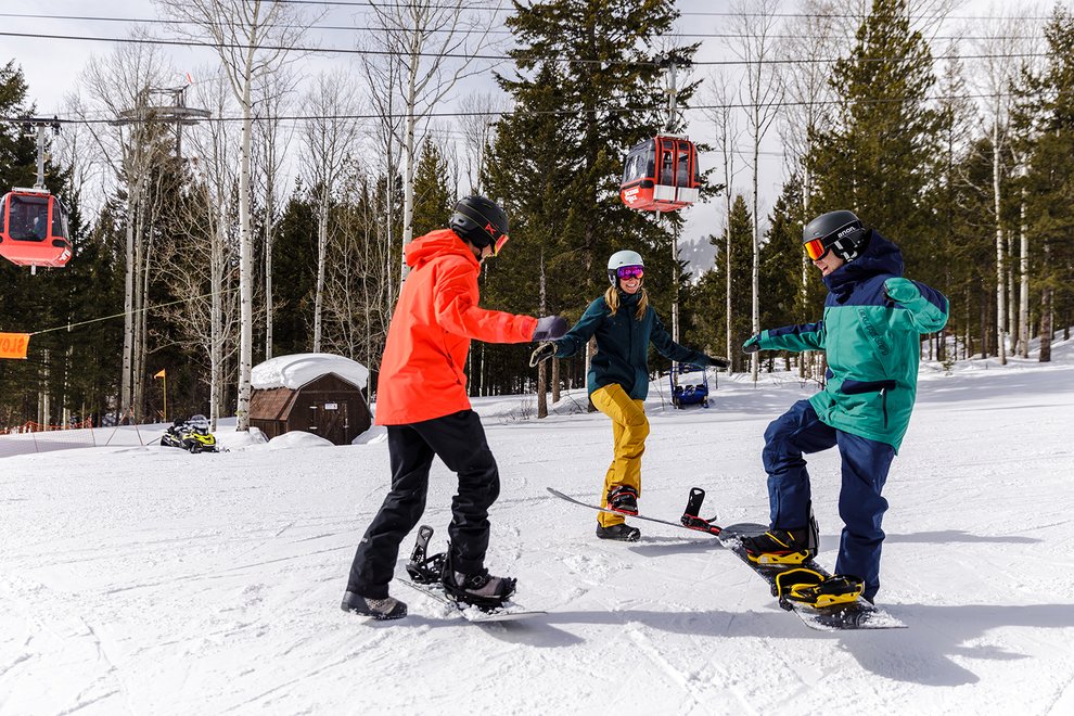 snowboarding-for-beginners-walking-skating.jpg