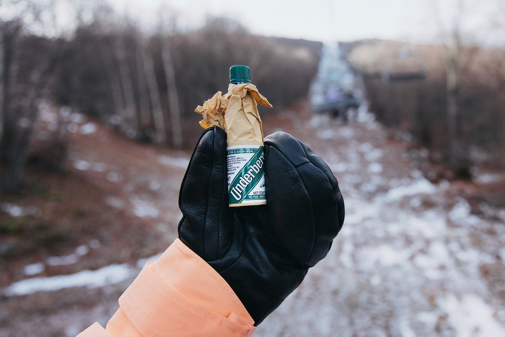 snowboarding-gloves-apres-beverage.jpg