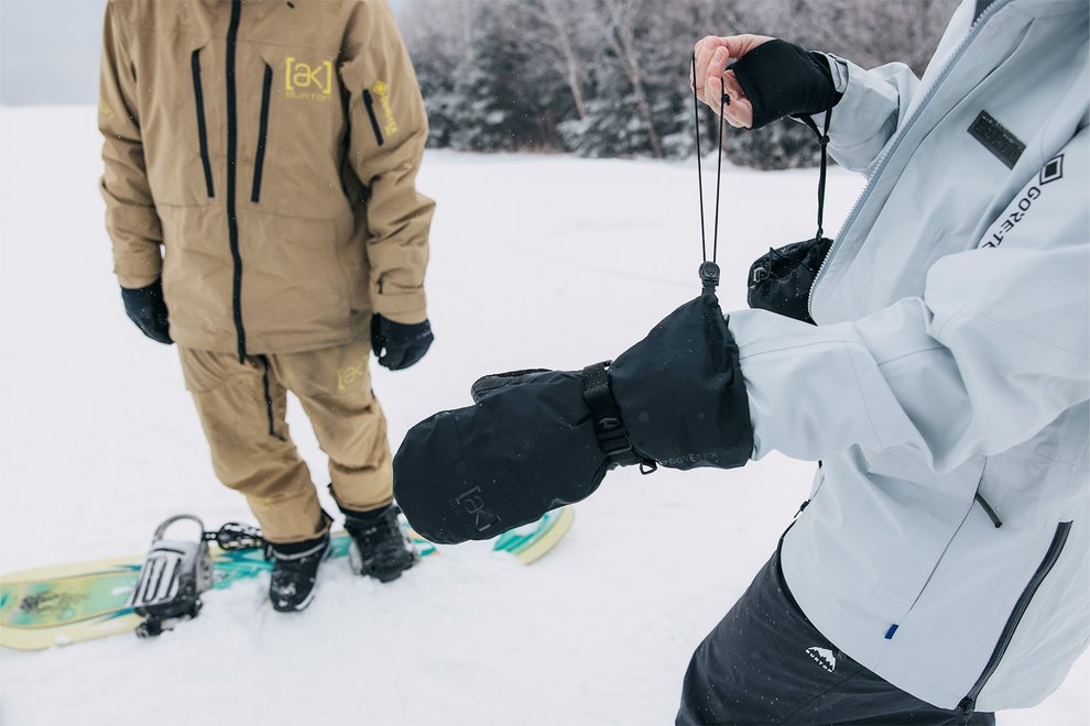 snowboarding-gloves-over-the-cuff.jpg